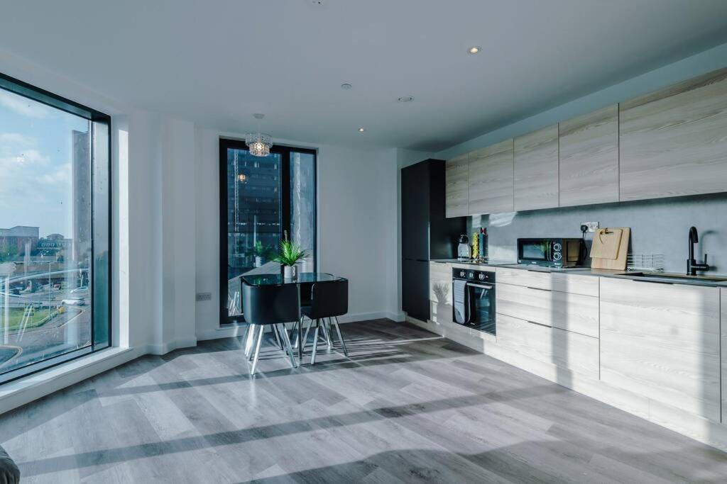 Stunning 2-Bed Premium Apartment - Free Wi-Fi Preston  Esterno foto