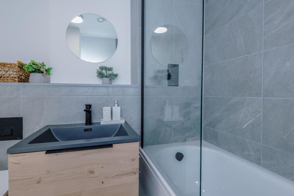 Stunning 2-Bed Premium Apartment - Free Wi-Fi Preston  Esterno foto